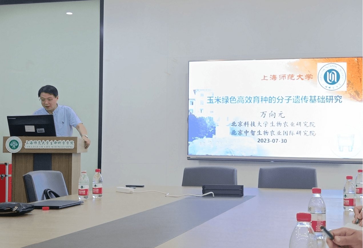 侯全璨博士前往该校进行了访问交流